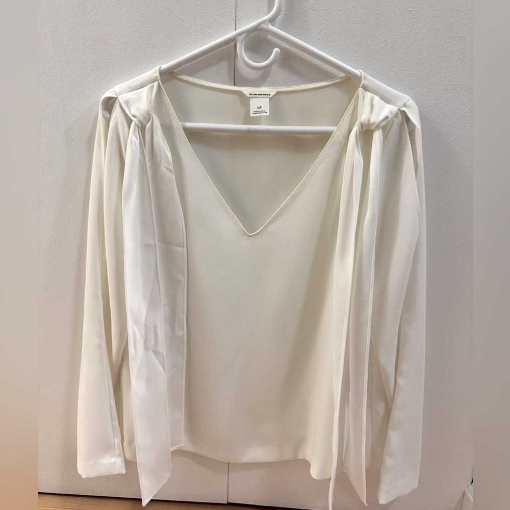 Elegant White V-Neck Women's long sleeve top: Club Monaco